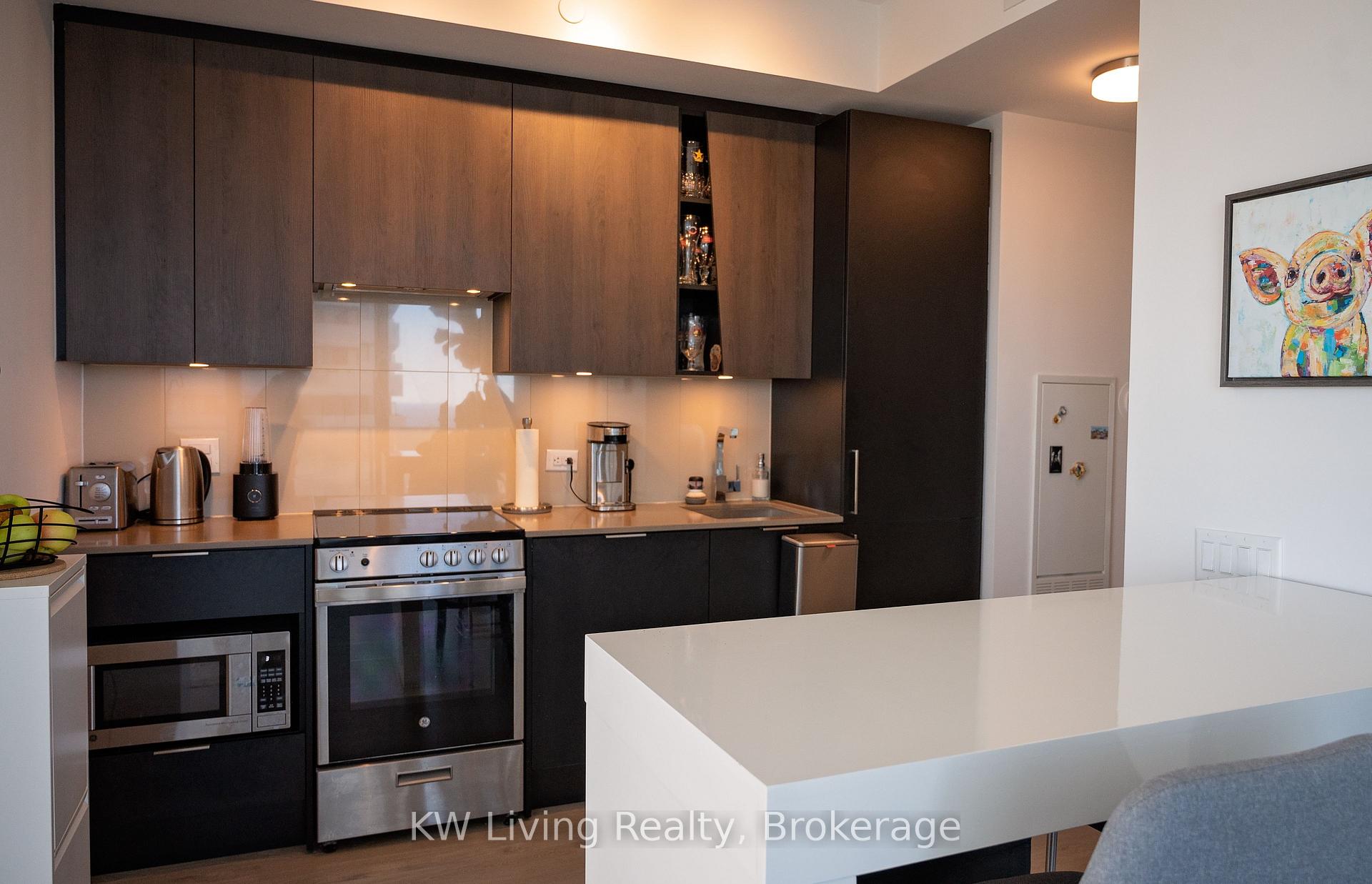Photo 6 of Unit 4404, 3900 Confederation Parkway, Mississauga, City Centre — HOMEH