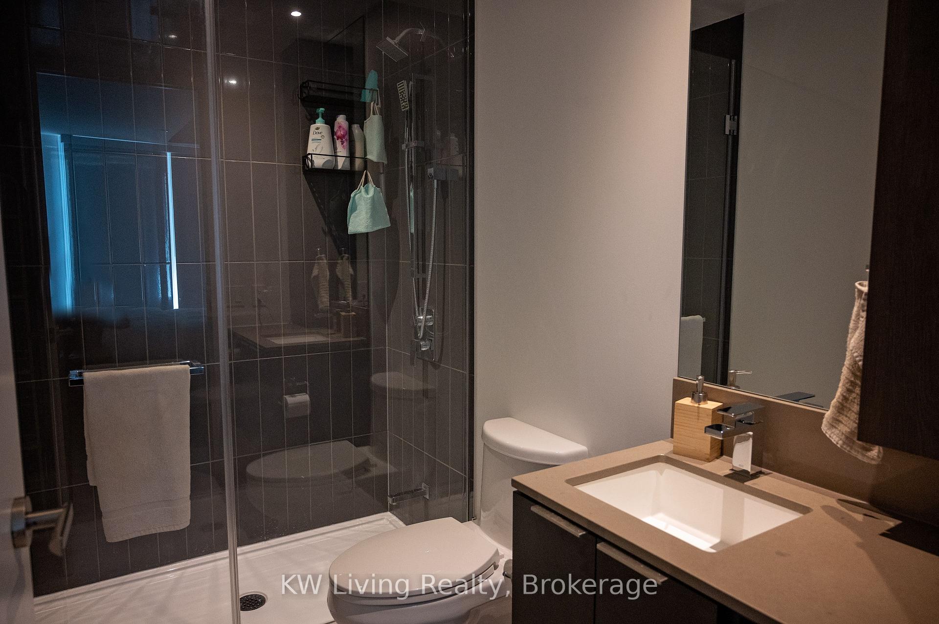 Photo 8 of Unit 4404, 3900 Confederation Parkway, Mississauga, City Centre — HOMEH