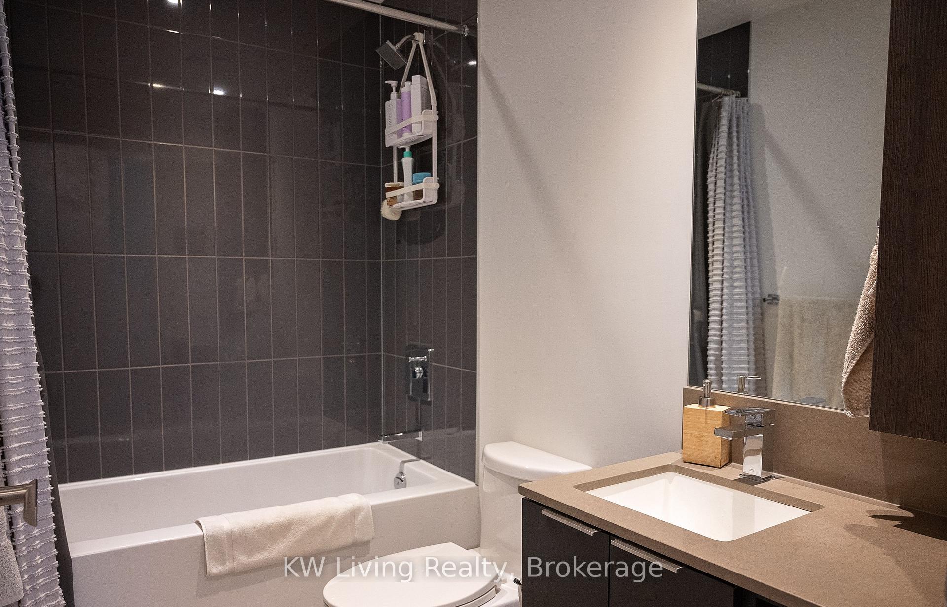Photo 10 of Unit 4404, 3900 Confederation Parkway, Mississauga, City Centre — HOMEH
