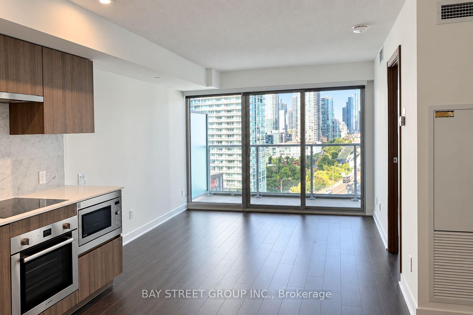 Photo 6 of Unit 1608, 19 Bathurst Street, Toronto, Waterfront Communities — HOMEH