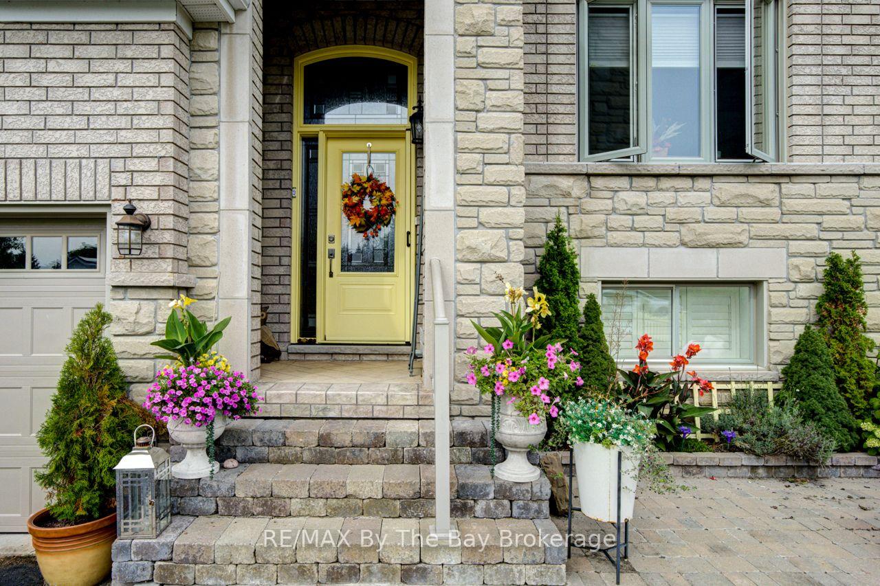 Photo 5 of 9 Cranberry Heights, Wasaga Beach — HOMEH