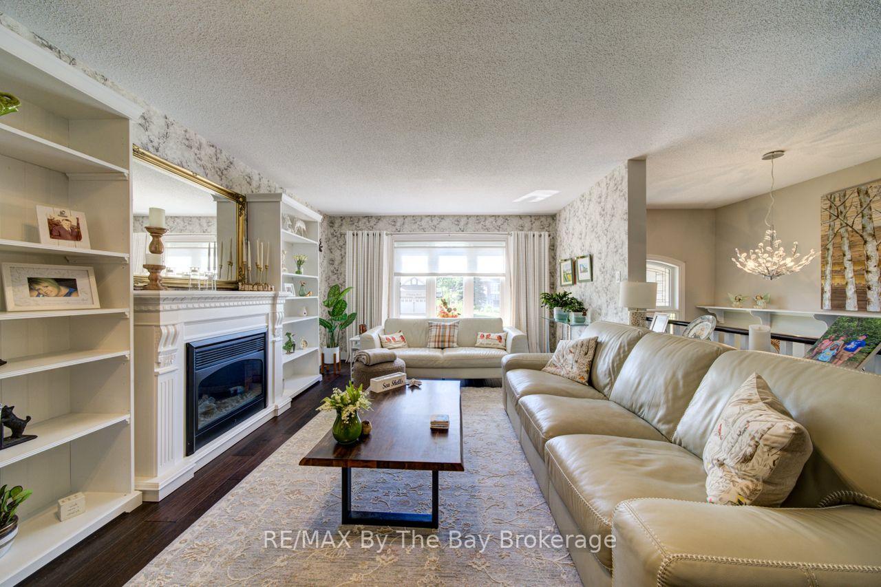 Photo 10 of 9 Cranberry Heights, Wasaga Beach — HOMEH