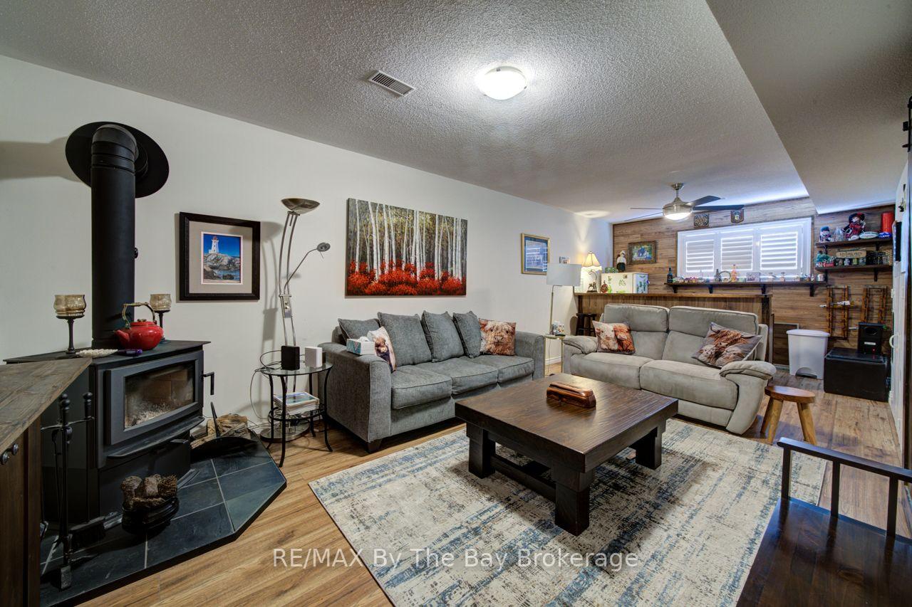 Photo 28 of 9 Cranberry Heights, Wasaga Beach — HOMEH