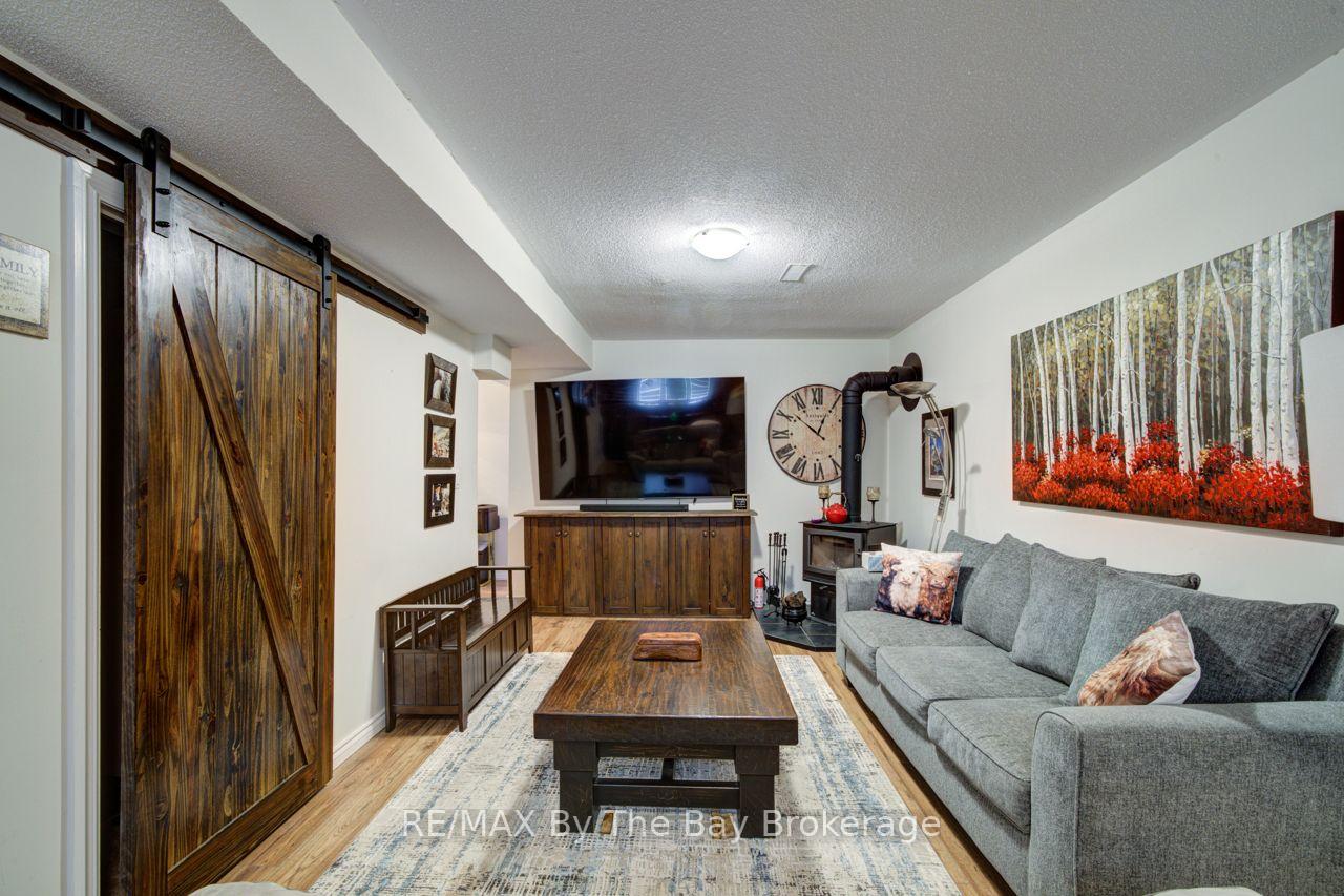 Photo 31 of 9 Cranberry Heights, Wasaga Beach — HOMEH