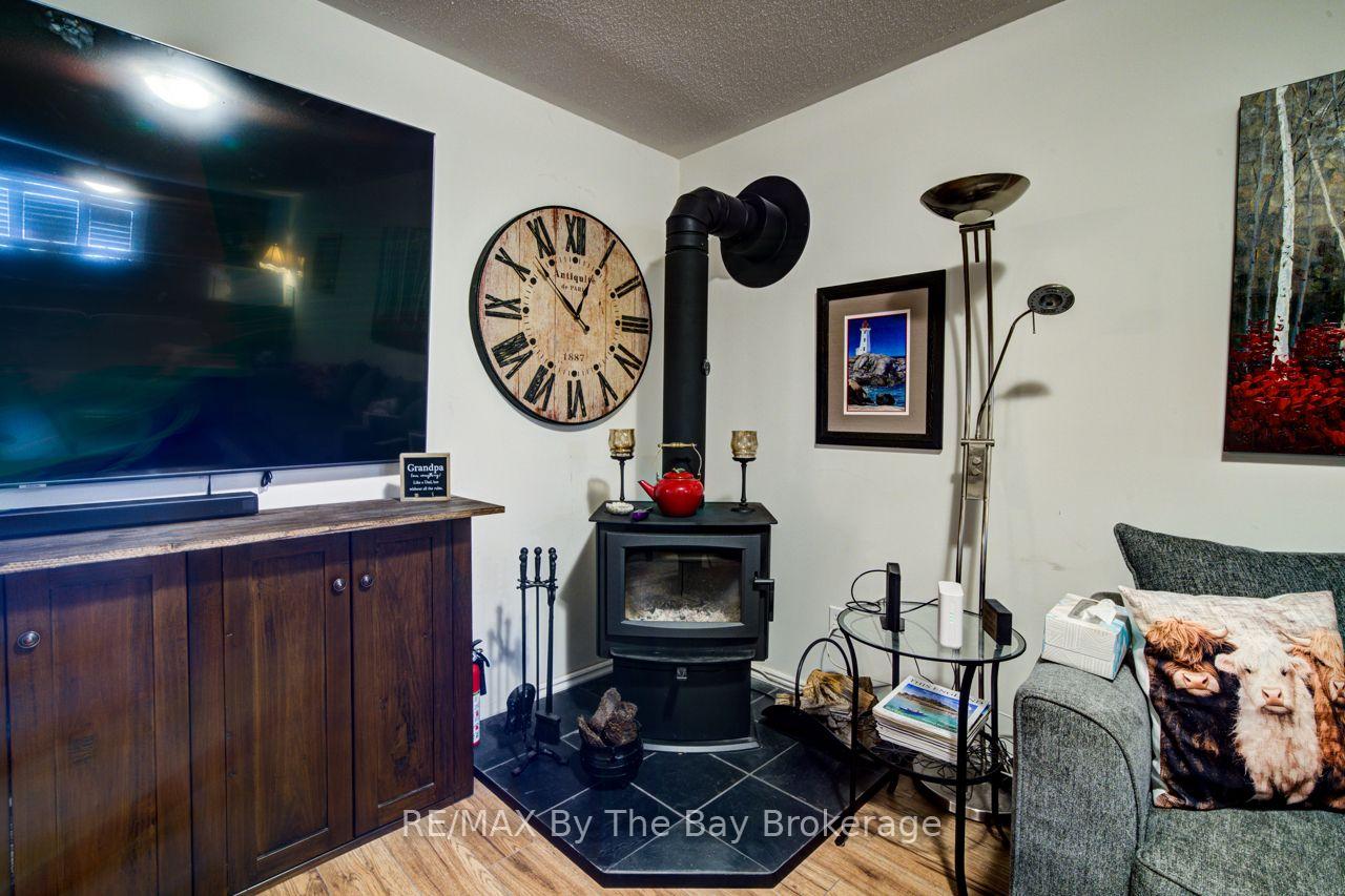 Photo 32 of 9 Cranberry Heights, Wasaga Beach — HOMEH