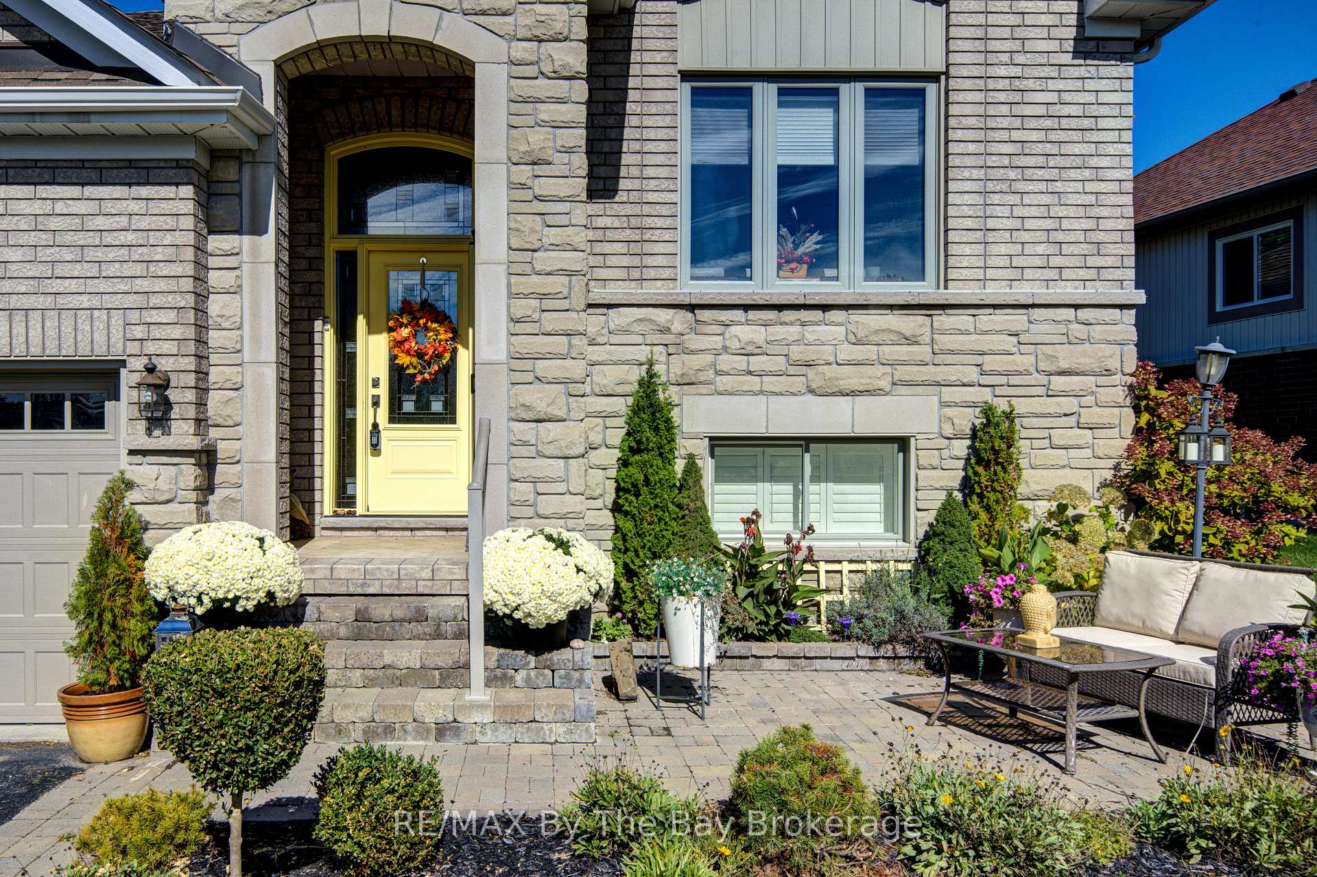 Photo 4 of 9 Cranberry Heights, Wasaga Beach — HOMEH