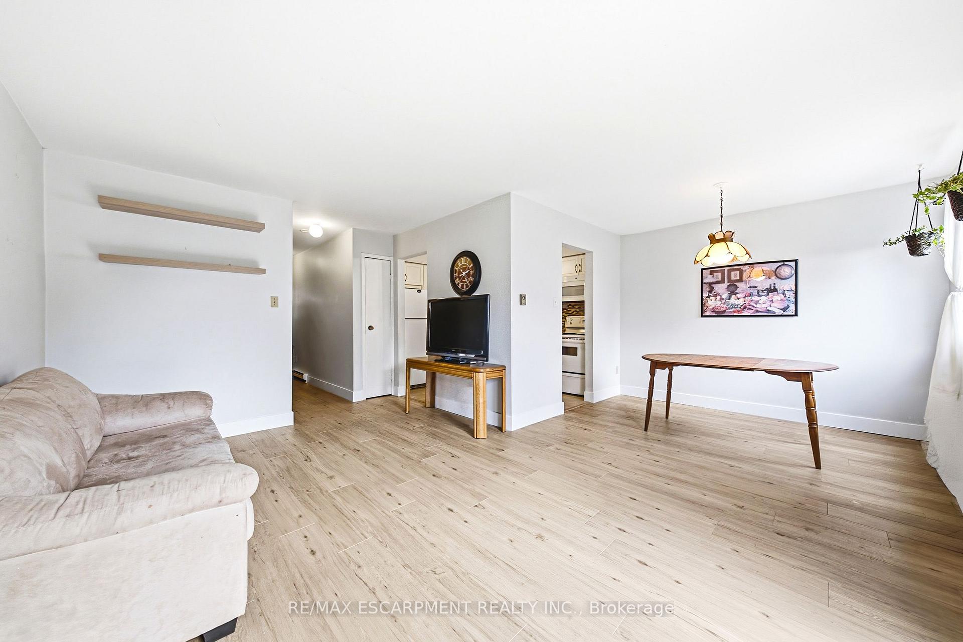 Photo 3 of Unit 14, 564 Sheraton Road, Burlington, Appleby — HOMEH