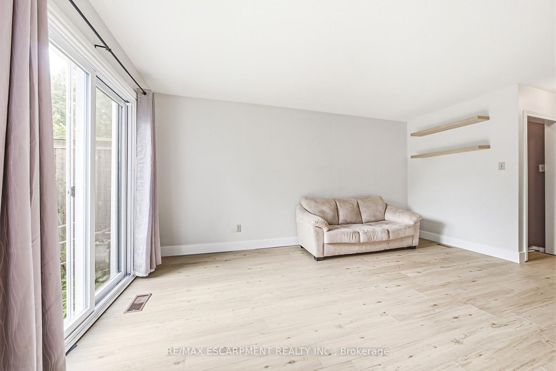 Photo 5 of Unit 14, 564 Sheraton Road, Burlington, Appleby — HOMEH