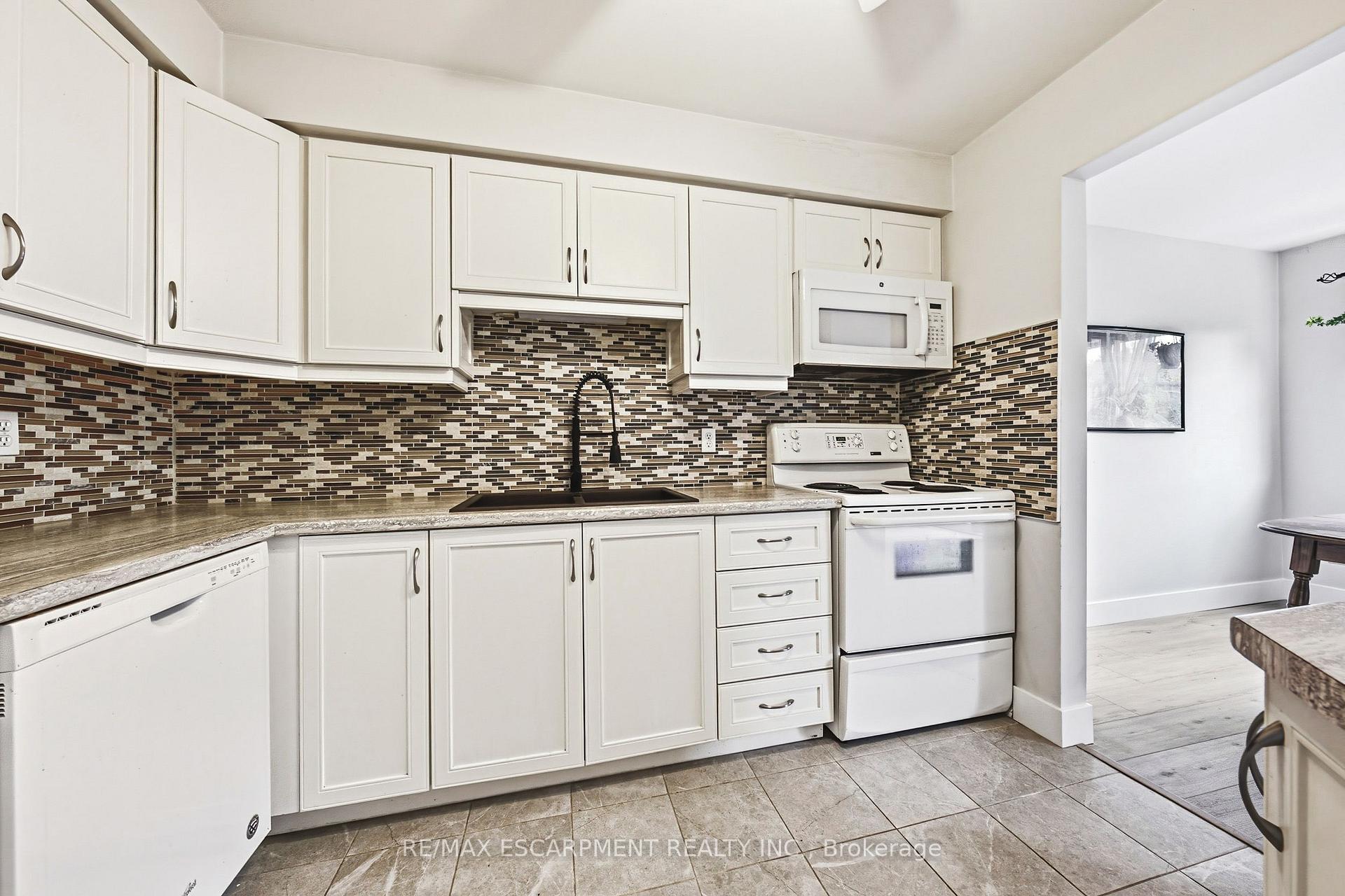 Photo 7 of Unit 14, 564 Sheraton Road, Burlington, Appleby — HOMEH