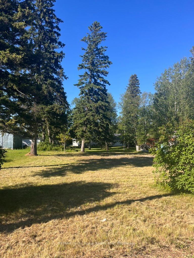 Photo 2 of 100 Balsam Drive, Greenstone, Longlac — HOMEH