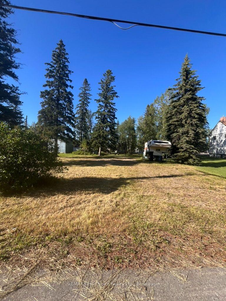 Photo 3 of 100 Balsam Drive, Greenstone, Longlac — HOMEH