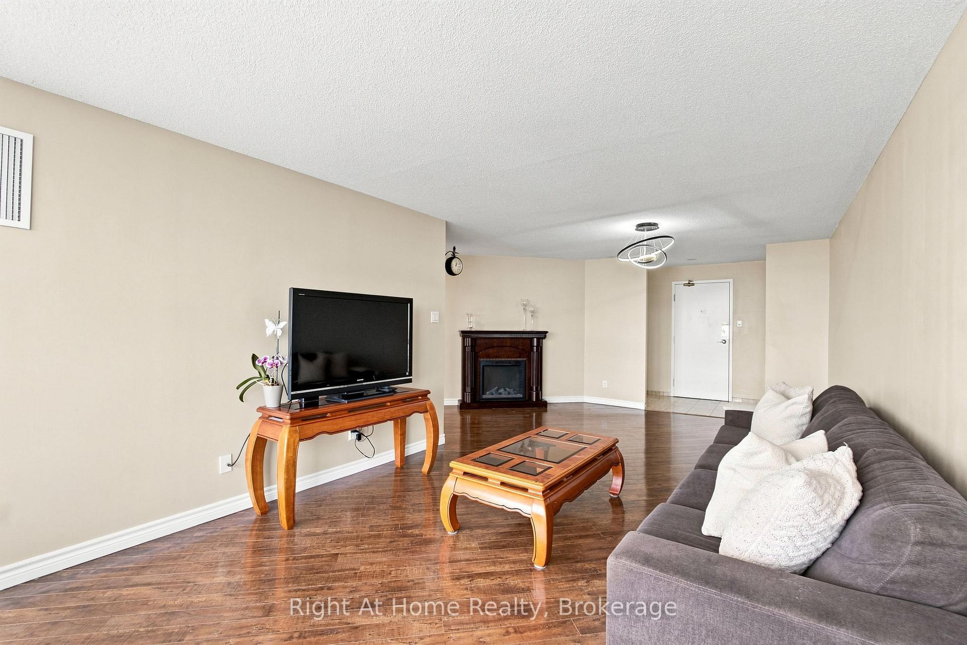 Photo 12 of Unit 1215, 11753 Sheppard Avenue E, Scarborough, Rouge — HOMEH