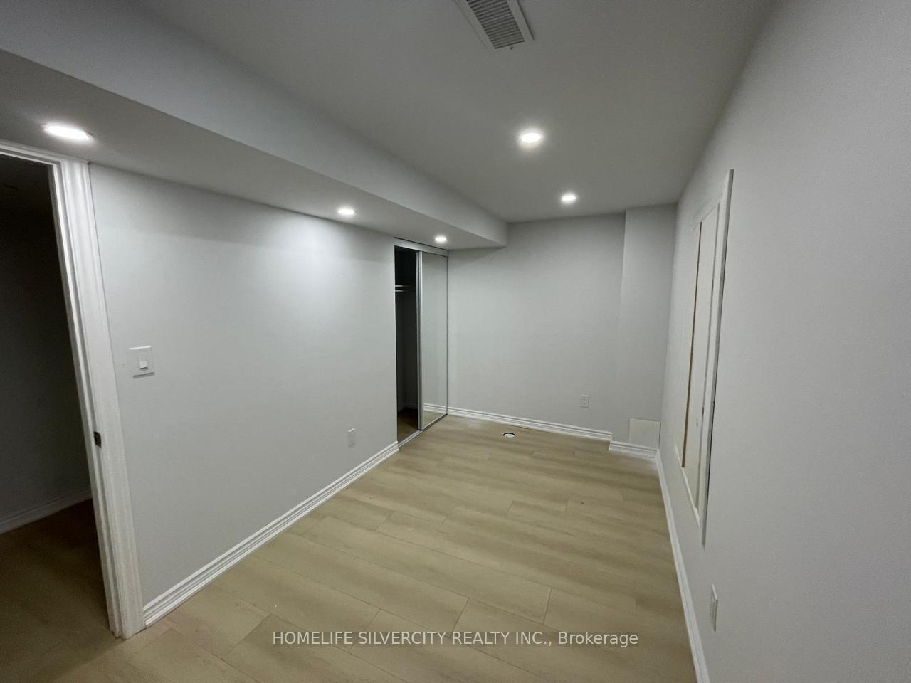Photo 3 of Unit 2, 29 Dunstable Drive, Whitby, Brooklin — HOMEH