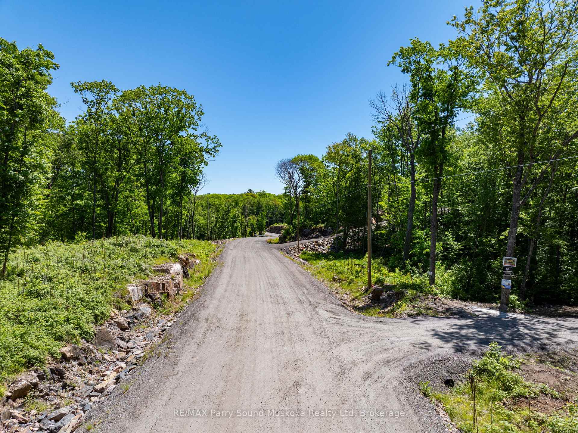 Photo 5 of 21 Wee-Ge-Wa Road, Seguin — HOMEH