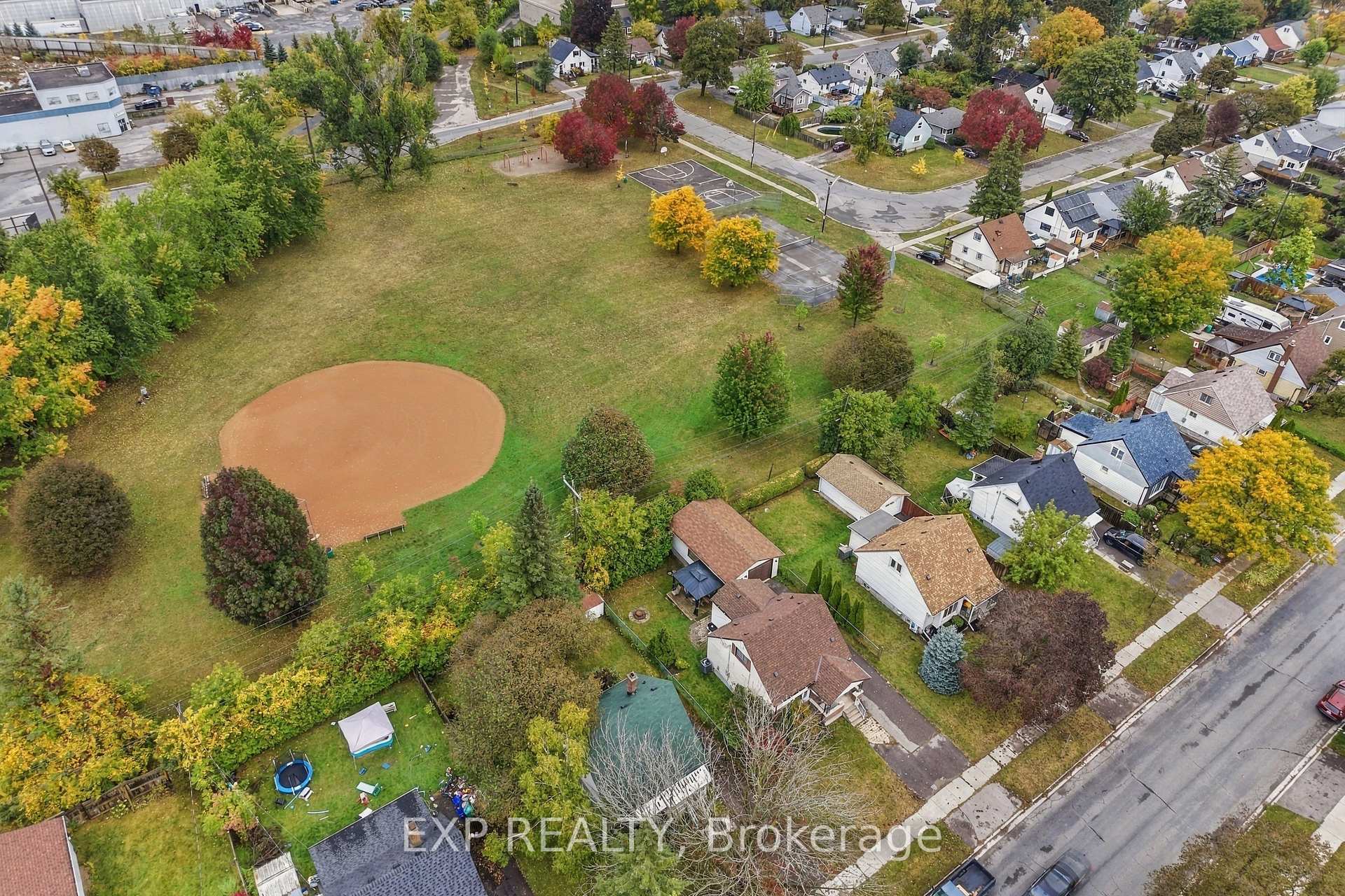 Photo 4 of 724 Mckellar Street, Peterborough, Otonabee Ward 1 — HOMEH