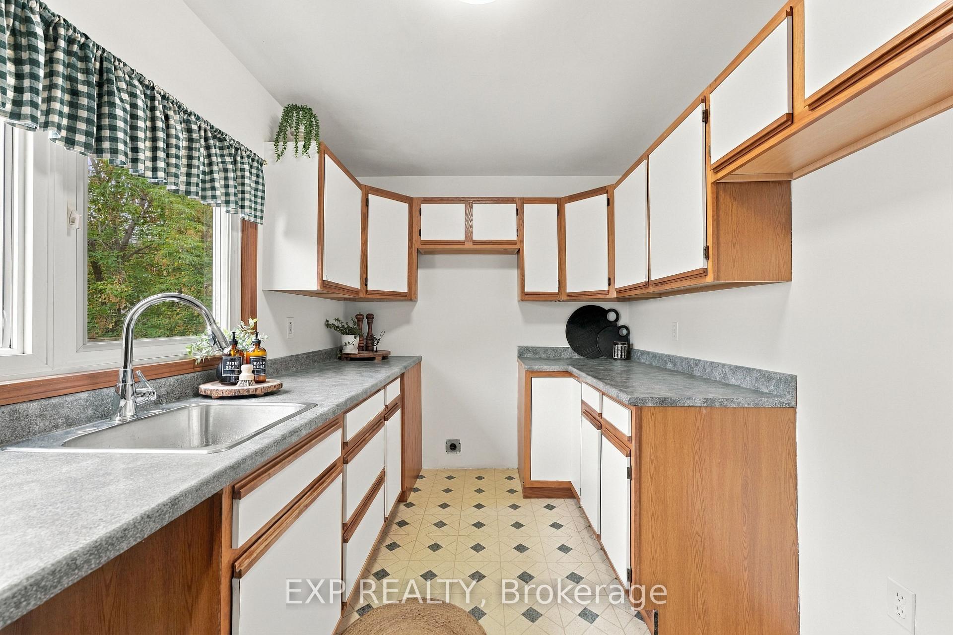 Photo 14 of 724 Mckellar Street, Peterborough, Otonabee Ward 1 — HOMEH