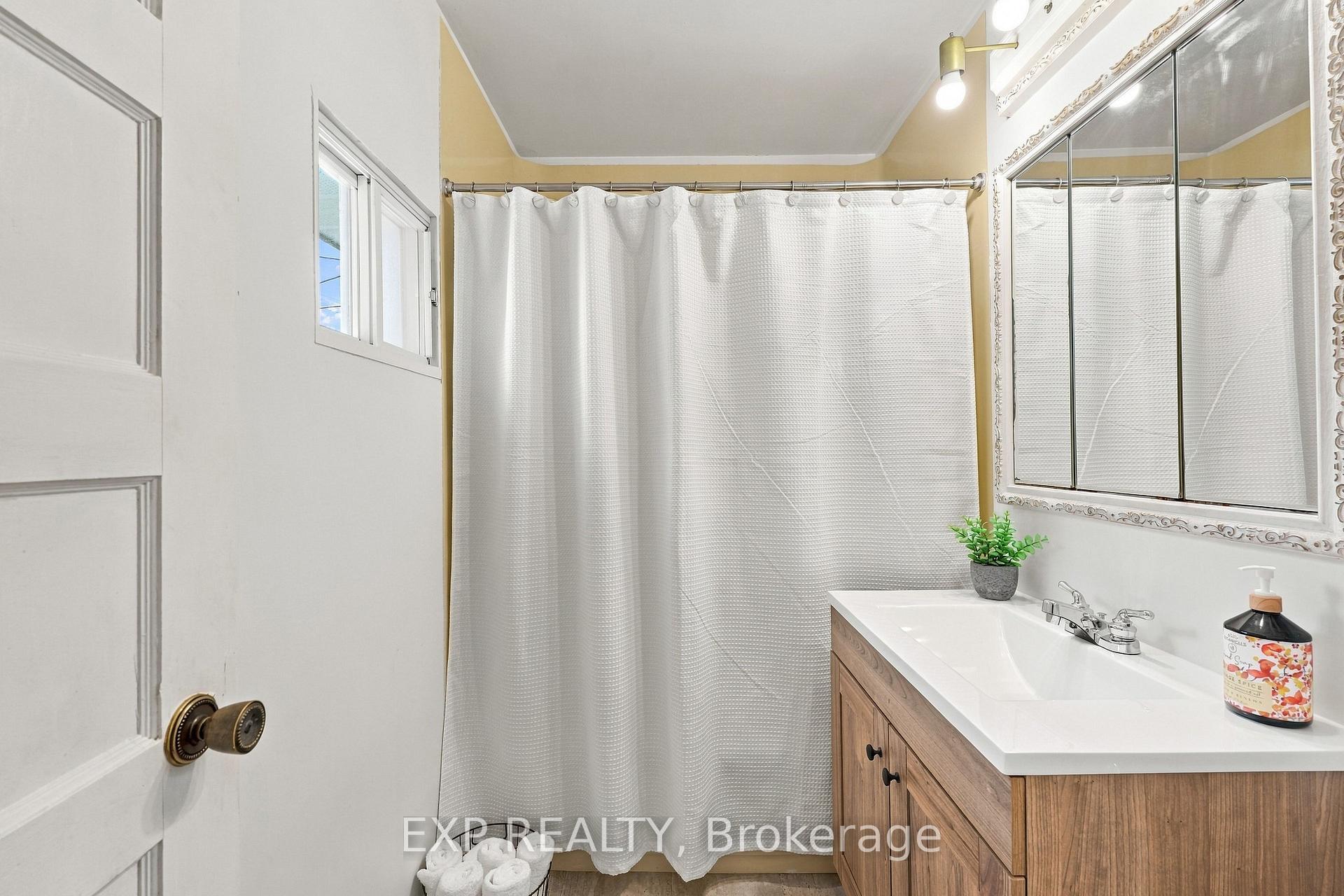 Photo 21 of 724 Mckellar Street, Peterborough, Otonabee Ward 1 — HOMEH