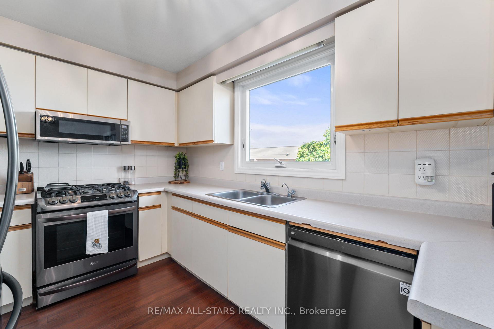 Photo 10 of 222 Biscayne Boulevard, Georgina, Keswick South — HOMEH