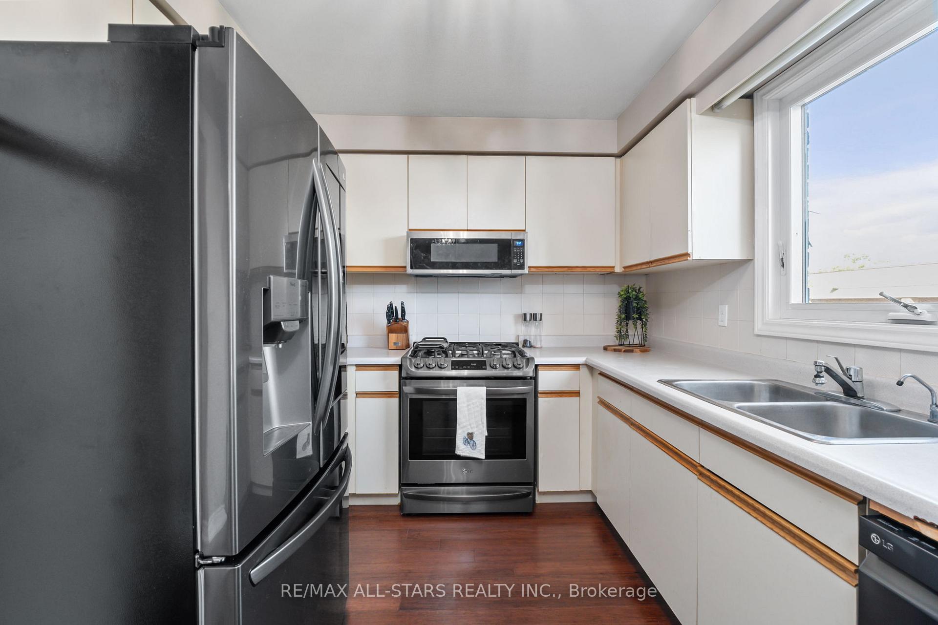 Photo 11 of 222 Biscayne Boulevard, Georgina, Keswick South — HOMEH
