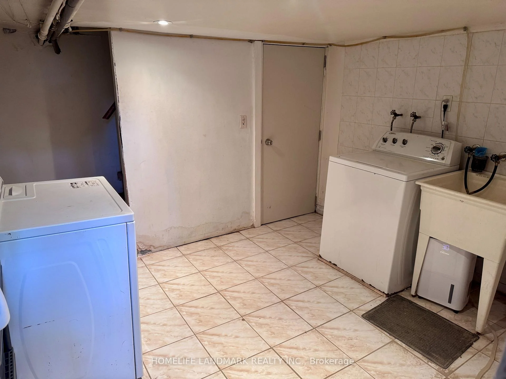 Photo 12 of Unit Lower, 415 Delaware Avenue, Toronto, Dovercourt-Wallace Emerson-Junction — HOMEH