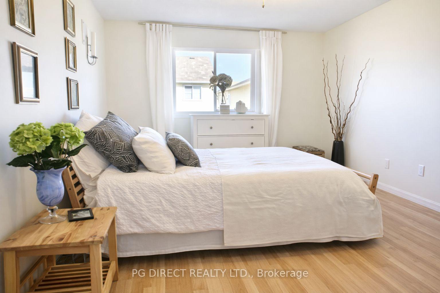 Photo 7 of 100 Foxglove Crescent, Kitchener, Larentian West — HOMEH