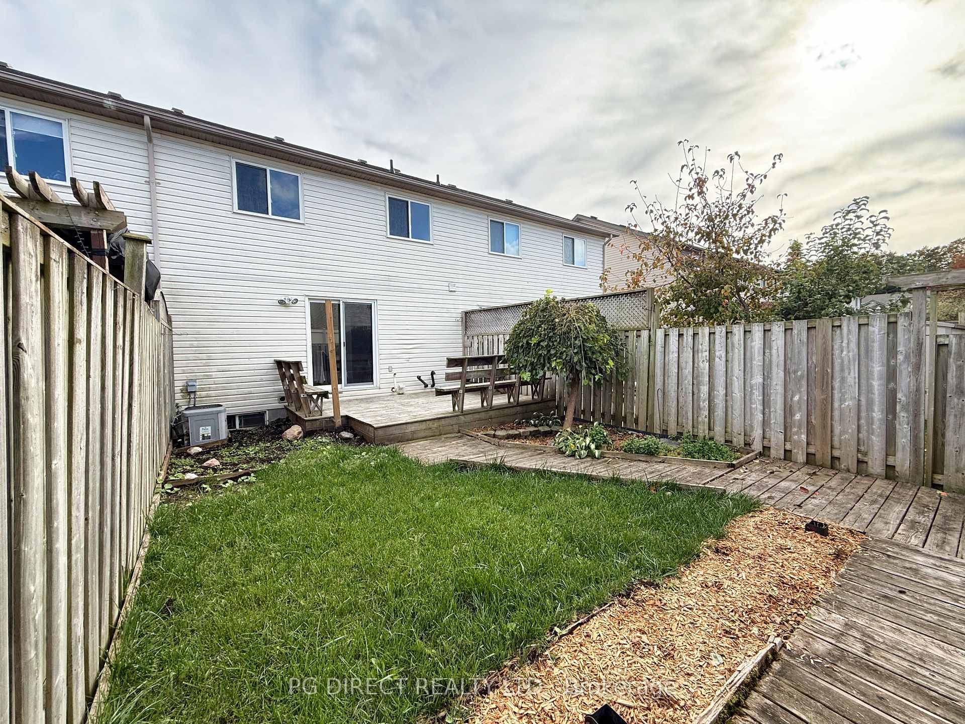 Photo 22 of 100 Foxglove Crescent, Kitchener, Larentian West — HOMEH