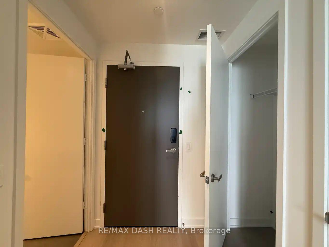 Photo 2 of Unit 5604, 448 Burnhamthorpe Road W, Mississauga, City Centre — HOMEH