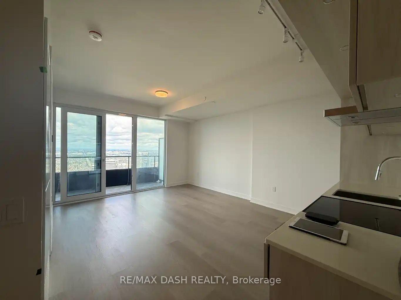 Photo 3 of Unit 5604, 448 Burnhamthorpe Road W, Mississauga, City Centre — HOMEH