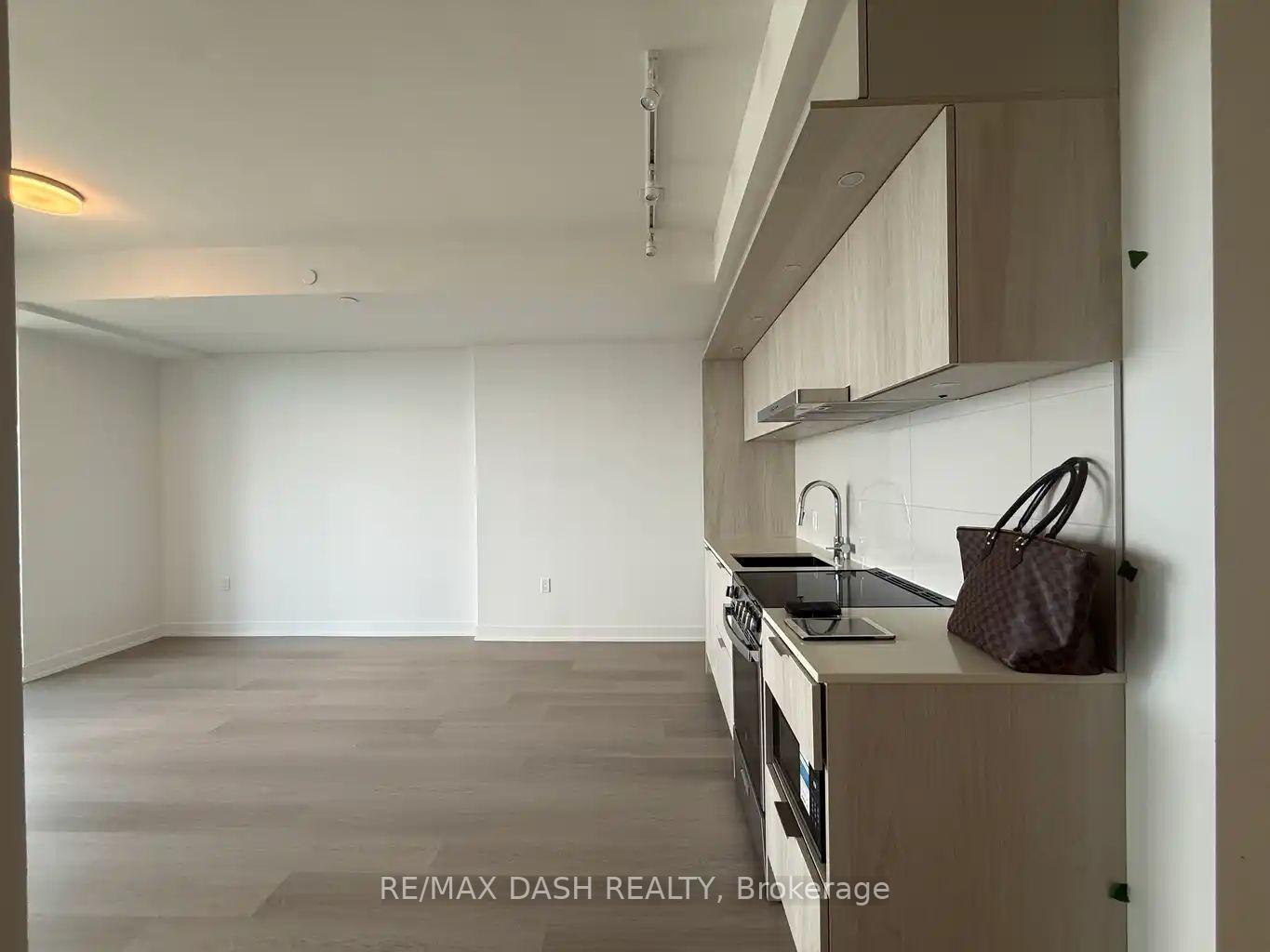 Photo 5 of Unit 5604, 448 Burnhamthorpe Road W, Mississauga, City Centre — HOMEH