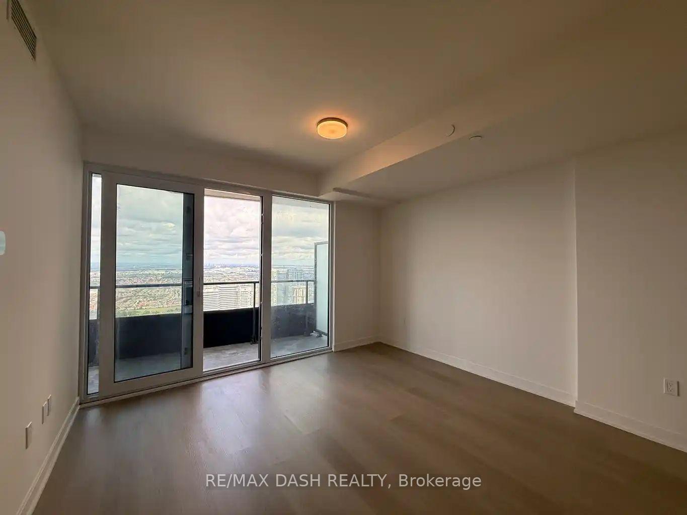 Photo 6 of Unit 5604, 448 Burnhamthorpe Road W, Mississauga, City Centre — HOMEH