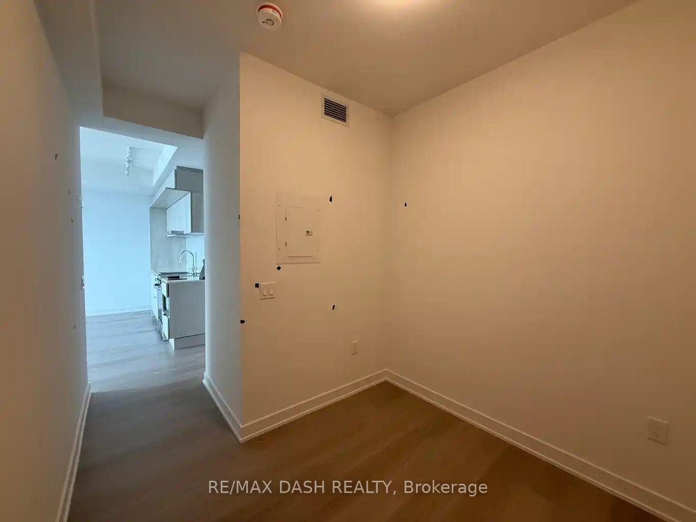 Photo 10 of Unit 5604, 448 Burnhamthorpe Road W, Mississauga, City Centre — HOMEH