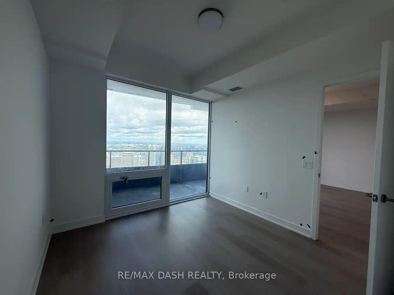 Photo 11 of Unit 5604, 448 Burnhamthorpe Road W, Mississauga, City Centre — HOMEH
