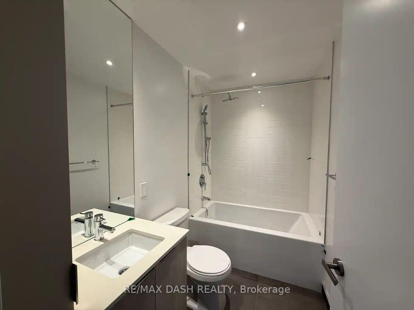 Photo 14 of Unit 5604, 448 Burnhamthorpe Road W, Mississauga, City Centre — HOMEH