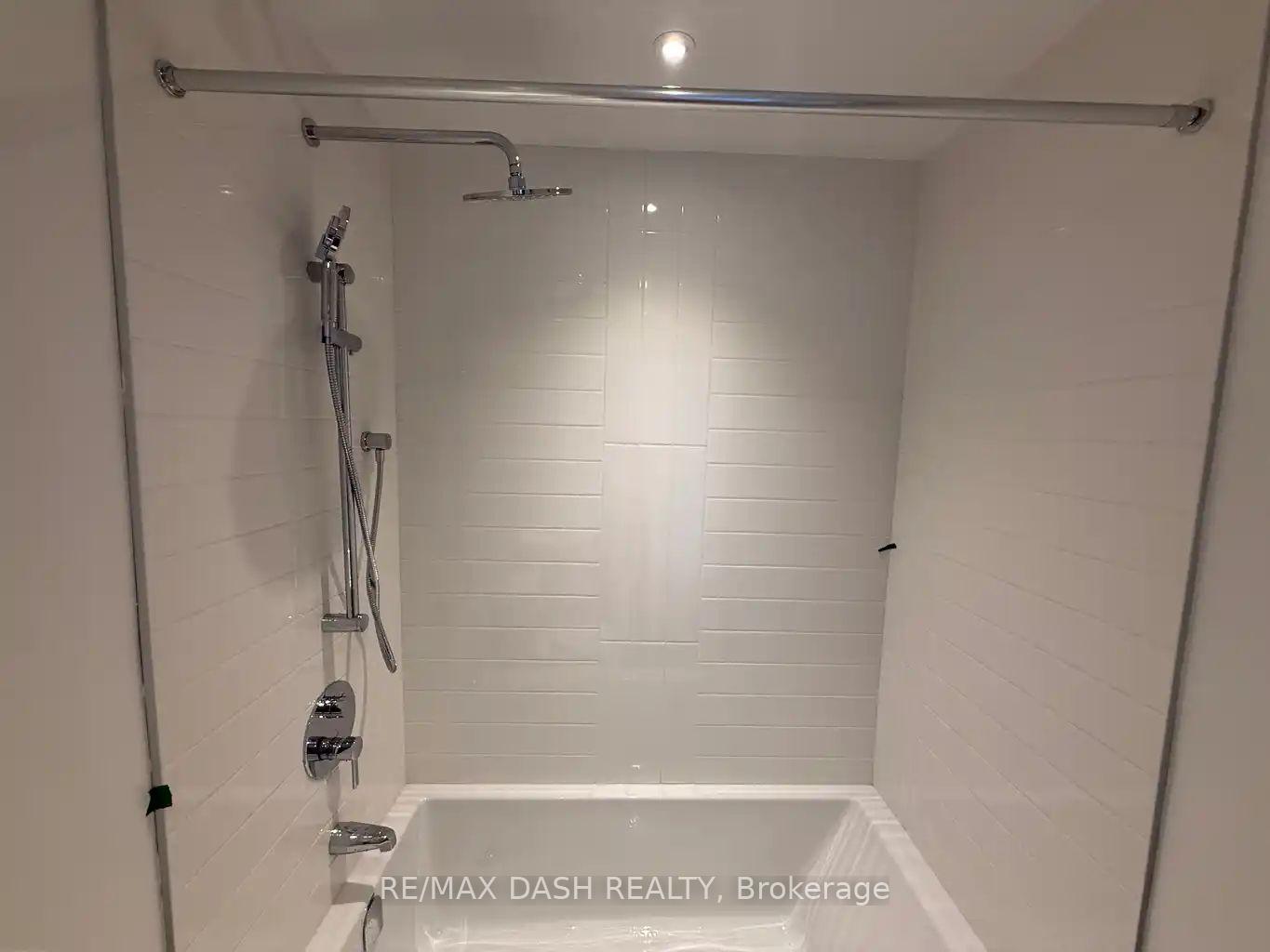 Photo 15 of Unit 5604, 448 Burnhamthorpe Road W, Mississauga, City Centre — HOMEH