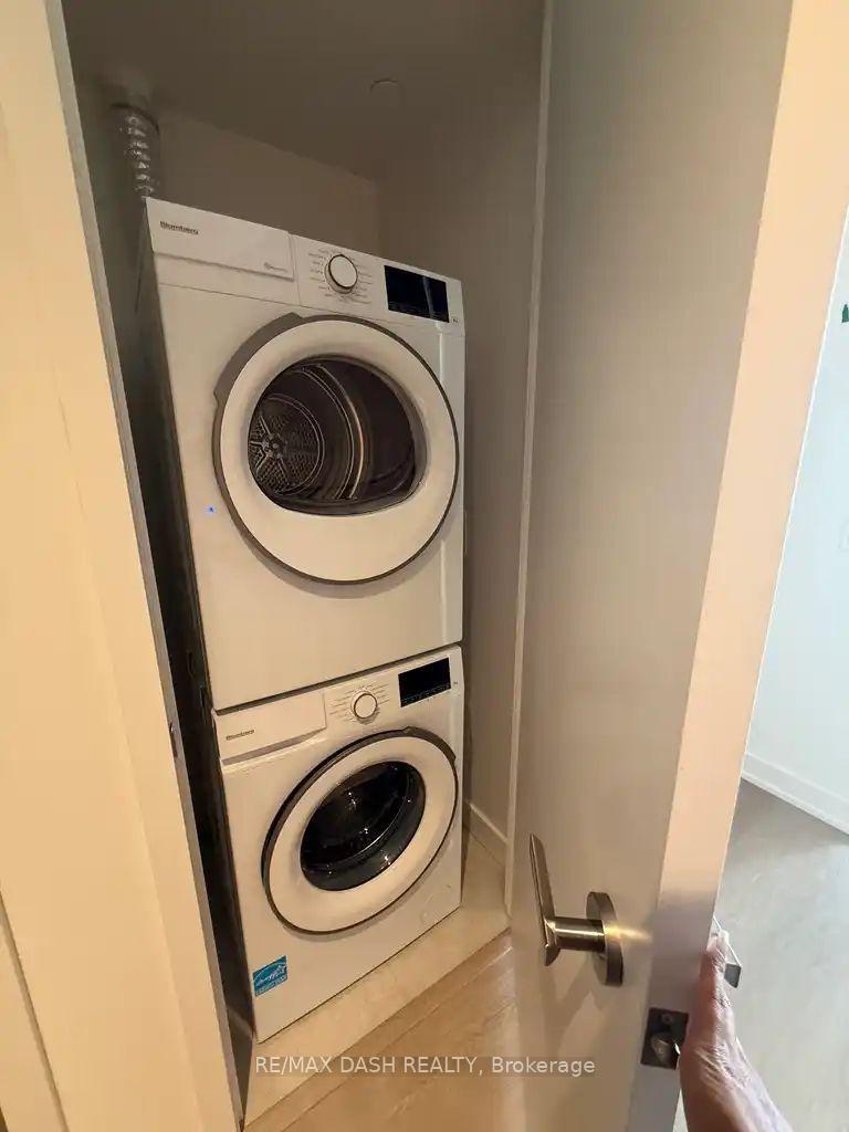 Photo 16 of Unit 5604, 448 Burnhamthorpe Road W, Mississauga, City Centre — HOMEH