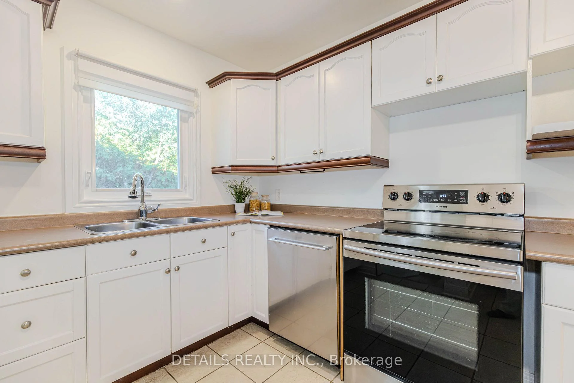 Photo 23 of 3021 Richmond Road, Ottawa, Britannia Heights — HOMEH