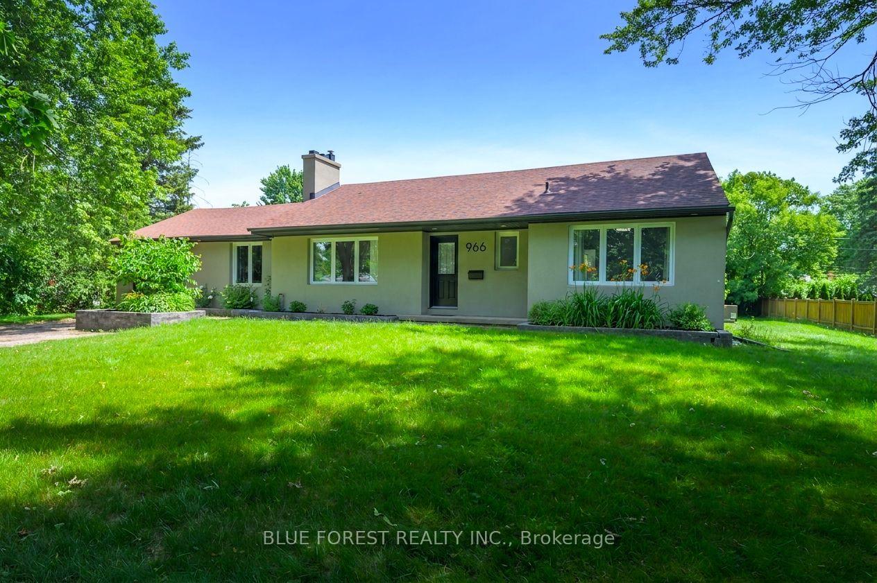 Photo 3 of 966 Glenbanner Road, London, South Y — HOMEH
