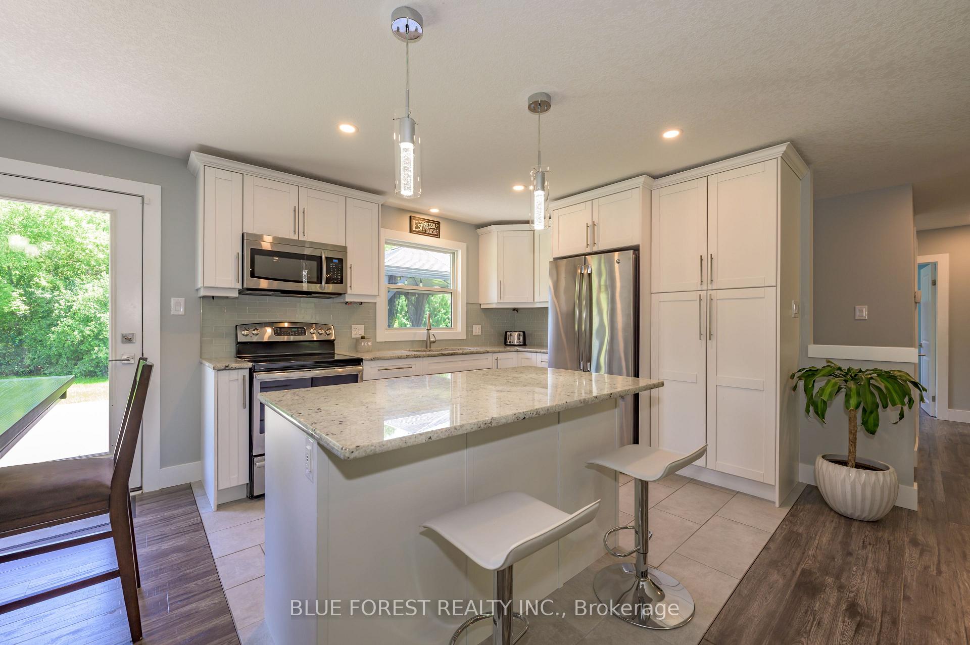 Photo 10 of 966 Glenbanner Road, London, South Y — HOMEH
