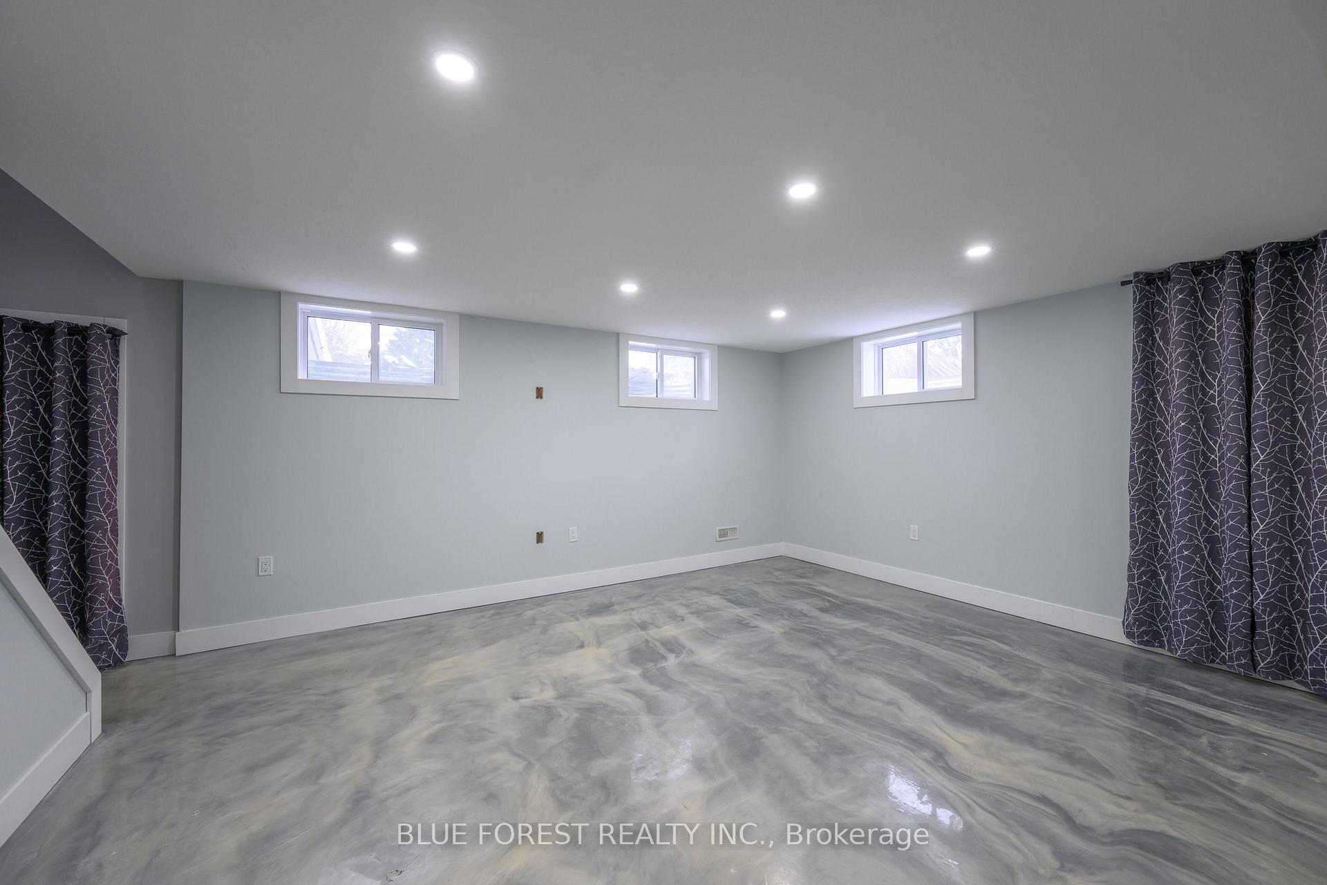 Photo 29 of 966 Glenbanner Road, London, South Y — HOMEH