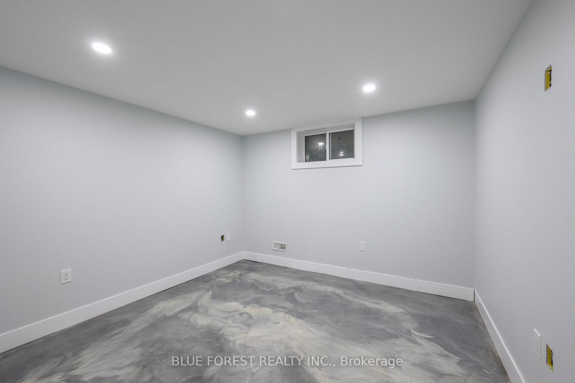 Photo 30 of 966 Glenbanner Road, London, South Y — HOMEH