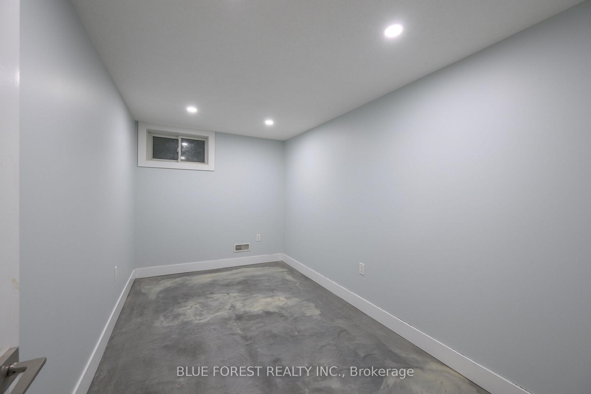 Photo 31 of 966 Glenbanner Road, London, South Y — HOMEH
