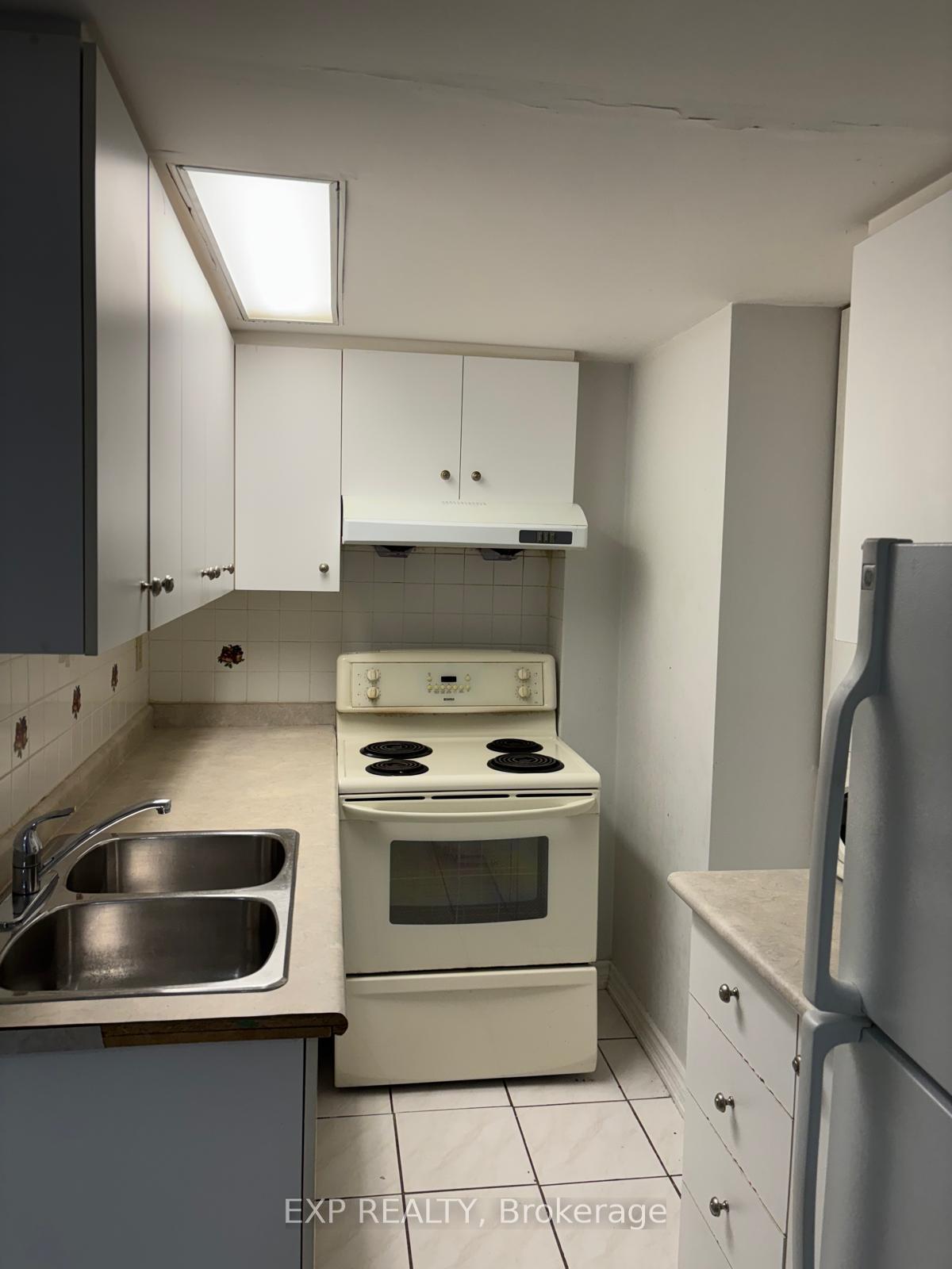 Photo 8 of Unit Lower Level - Bsmnt Only, 5243 Heatherleigh Avenue, Mississauga, East Credit — HOMEH