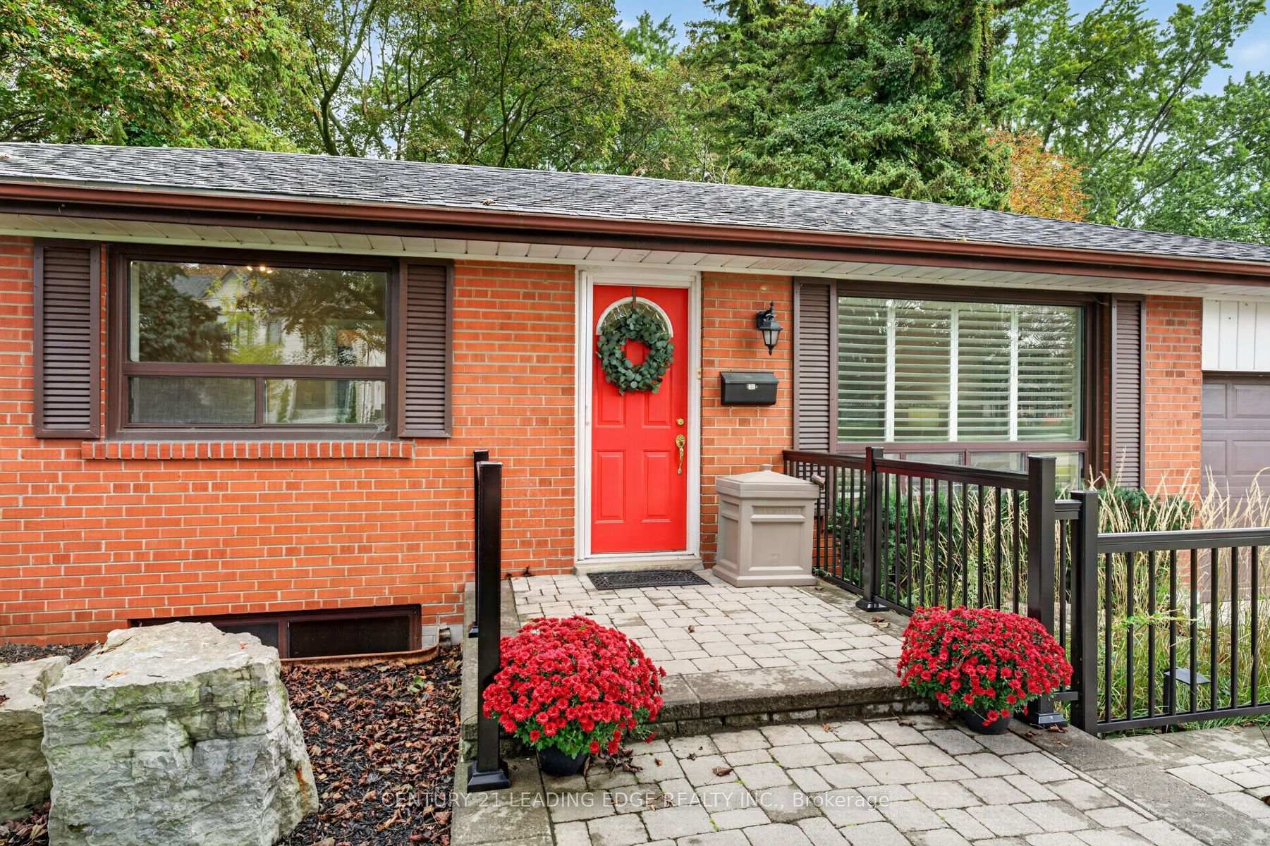 Photo 2 of 433 Brownfield Gardens, Scarborough, Rouge — HOMEH