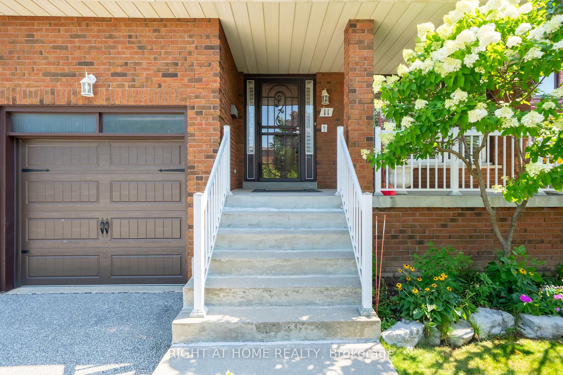 Photo 2 of 11 Timber Lane, Vaughan, East Woodbridge — HOMEH