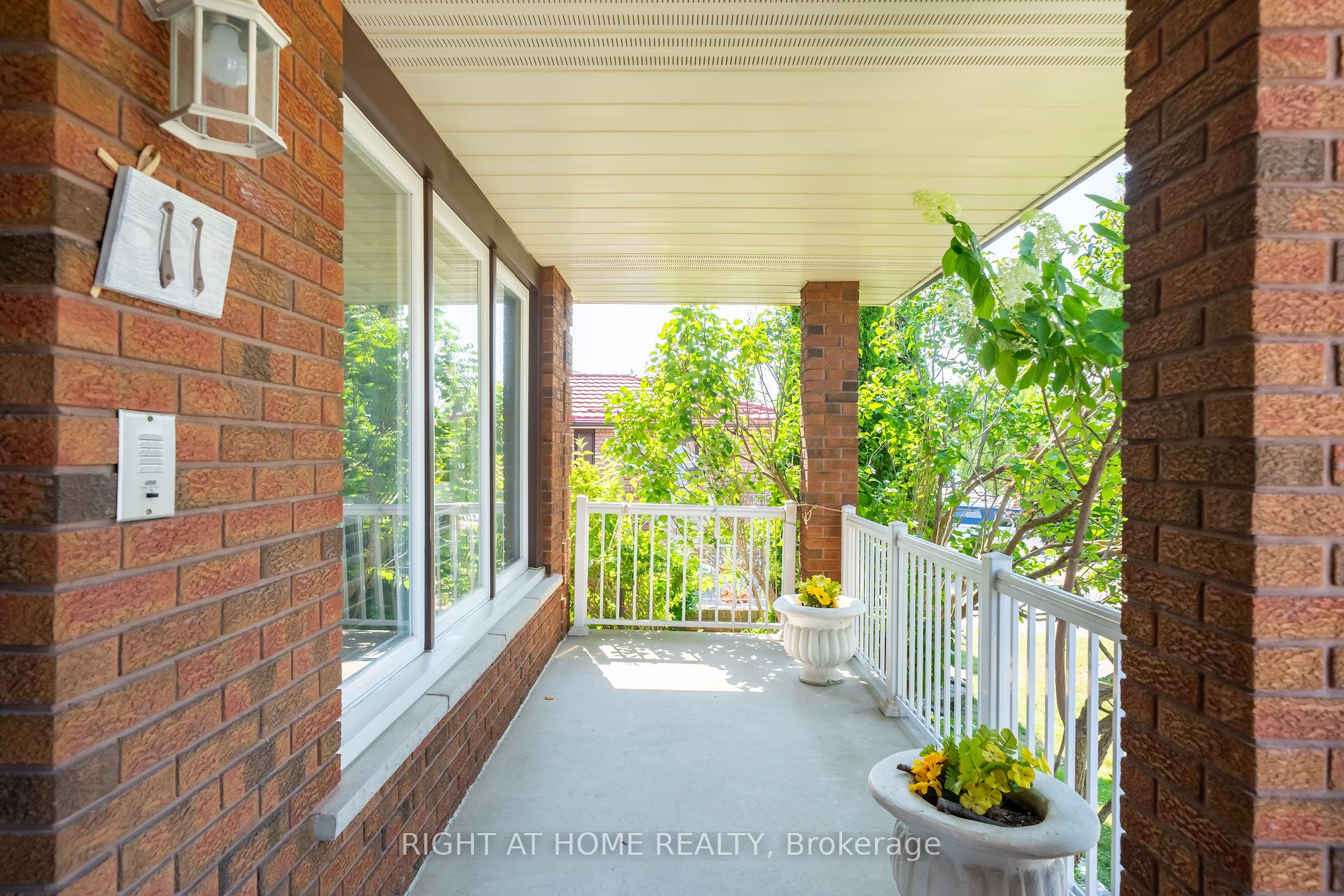 Photo 3 of 11 Timber Lane, Vaughan, East Woodbridge — HOMEH