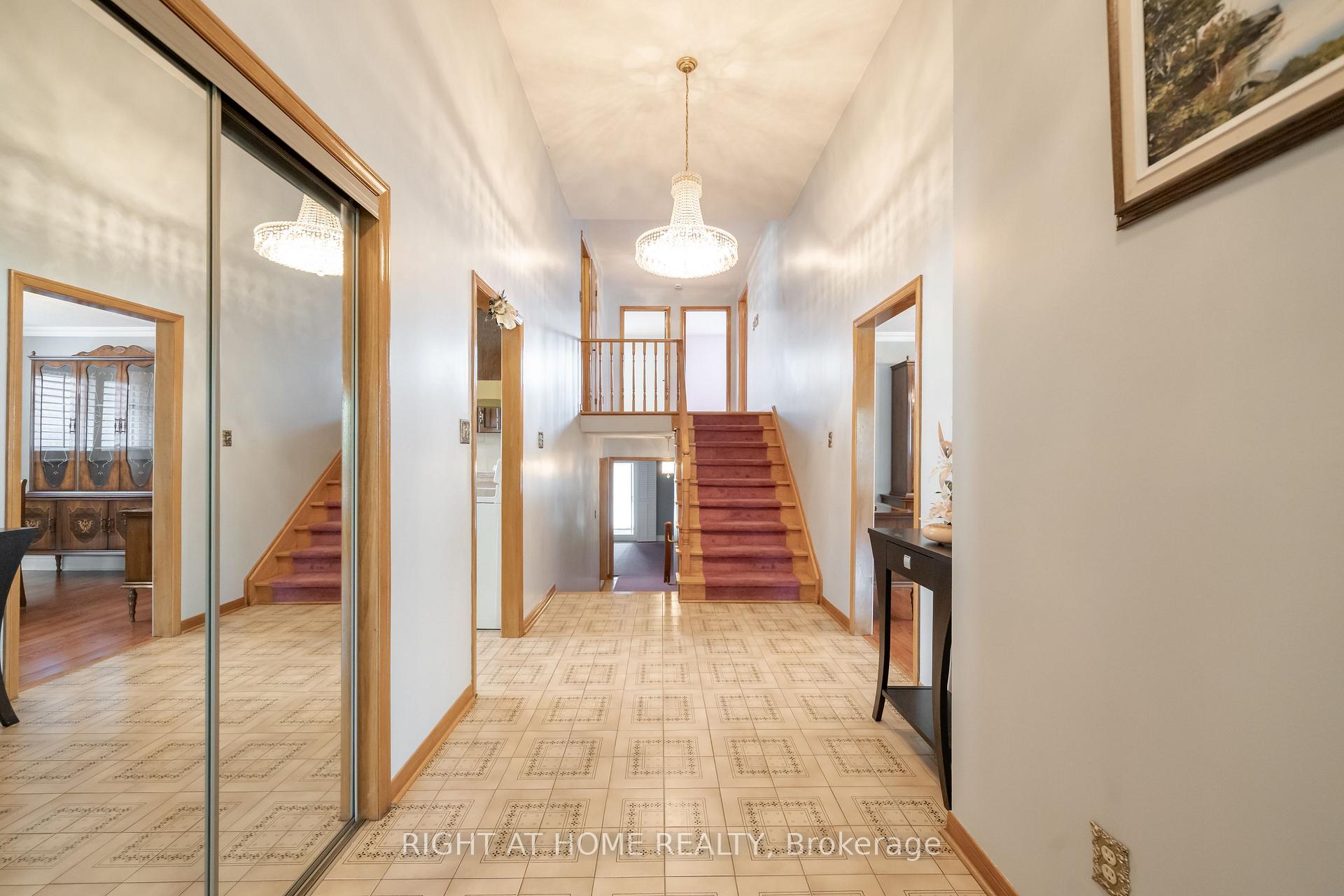 Photo 4 of 11 Timber Lane, Vaughan, East Woodbridge — HOMEH