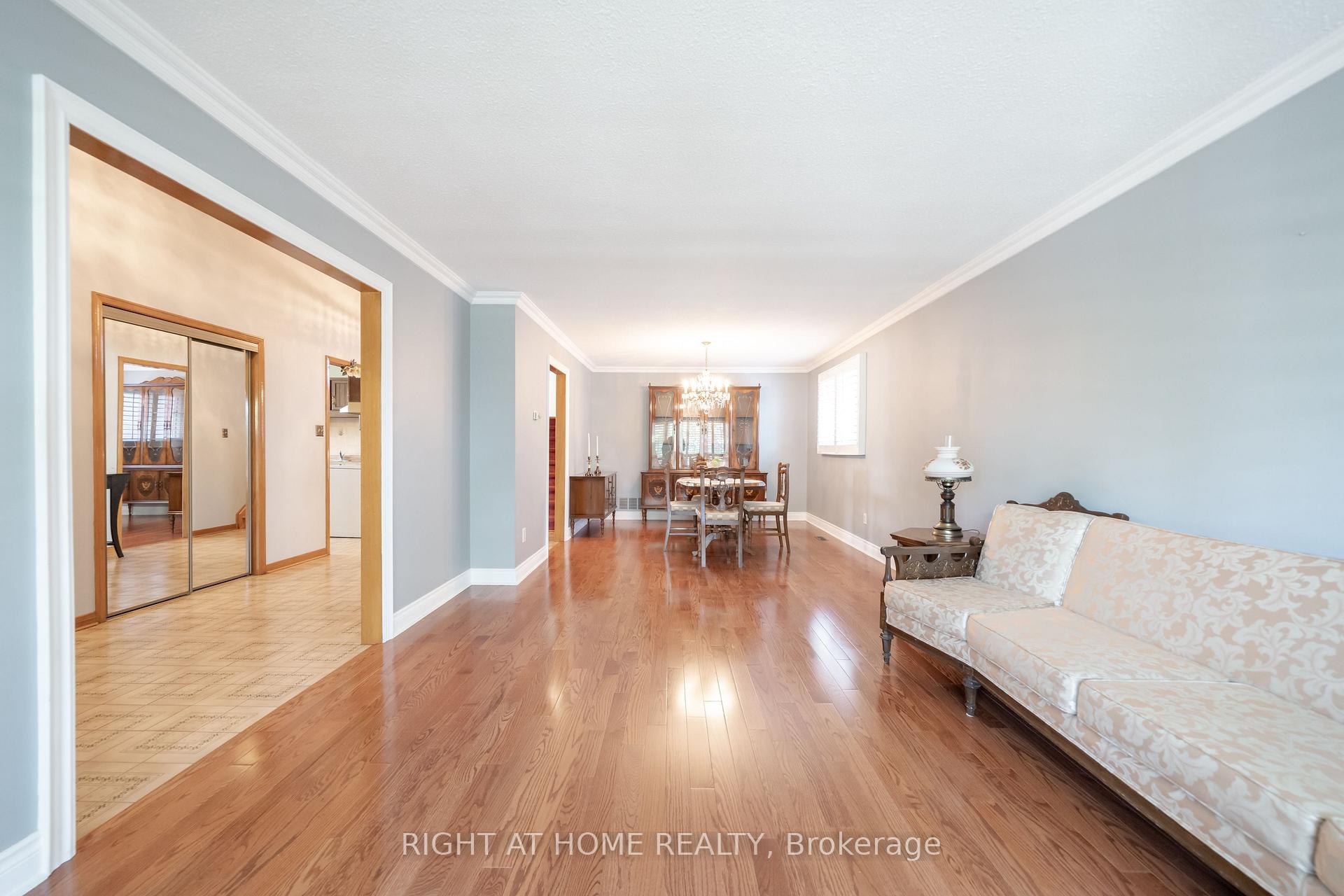 Photo 6 of 11 Timber Lane, Vaughan, East Woodbridge — HOMEH