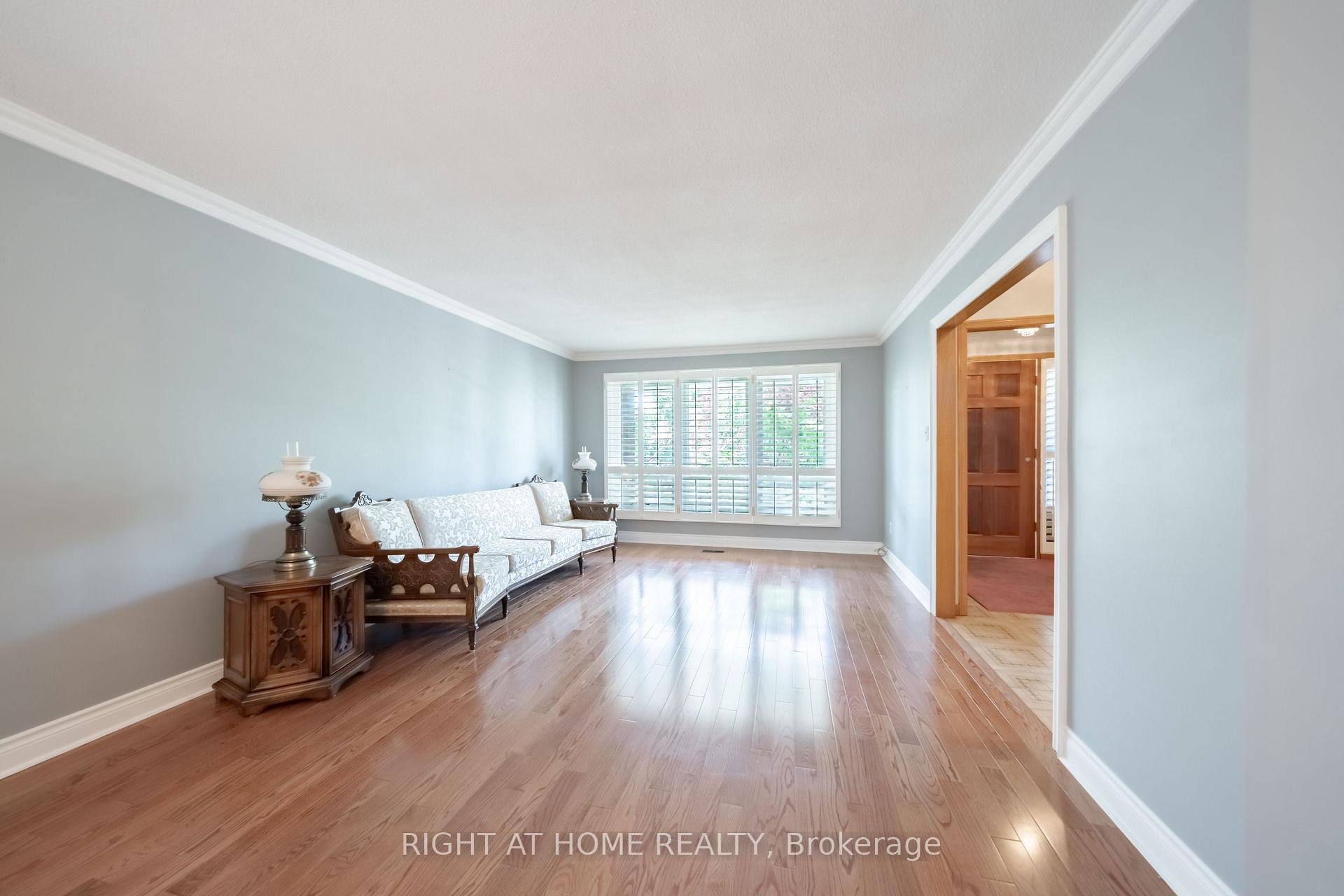 Photo 8 of 11 Timber Lane, Vaughan, East Woodbridge — HOMEH