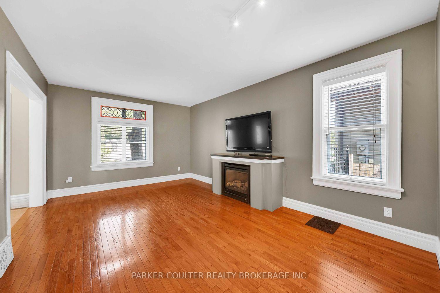 Photo 8 of 79 Blake Street, Barrie, North Shore — HOMEH