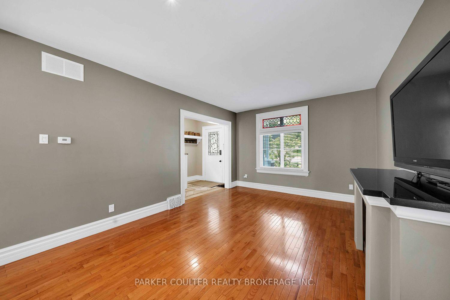 Photo 9 of 79 Blake Street, Barrie, North Shore — HOMEH